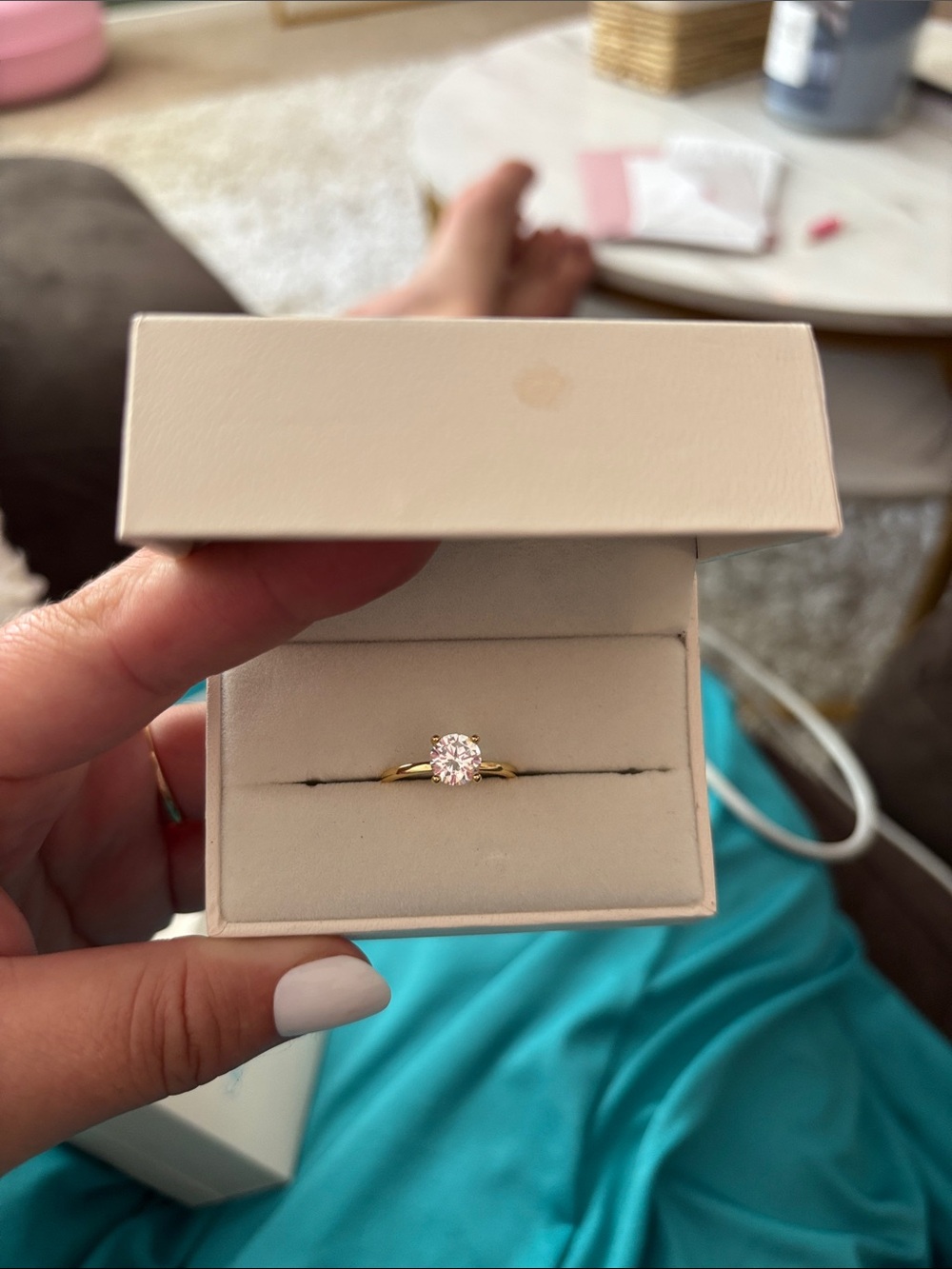 Gold round cut ring